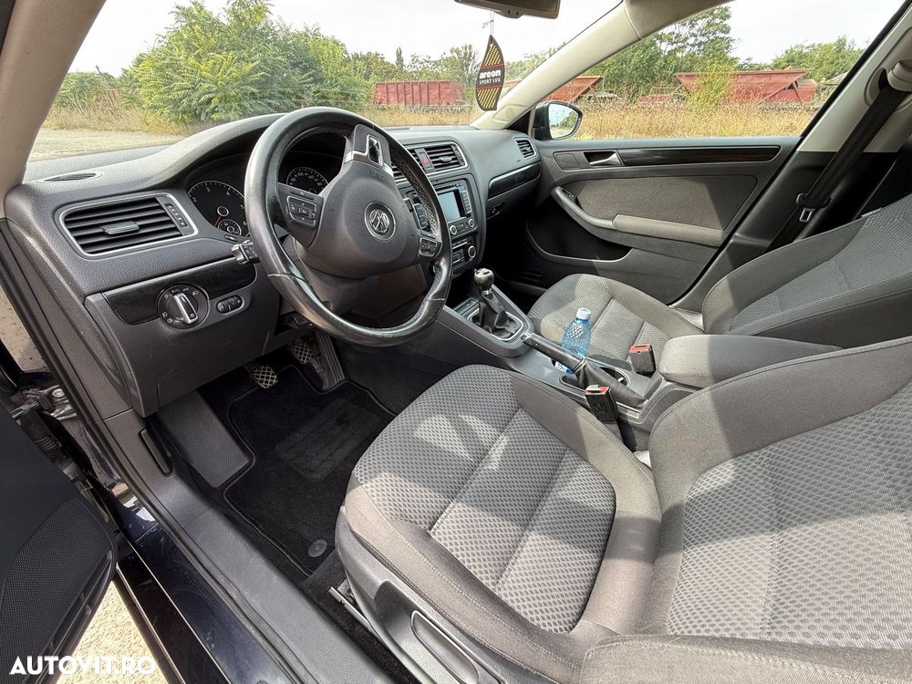 Volkswagen Jetta 1.6 TDI Highline - 14