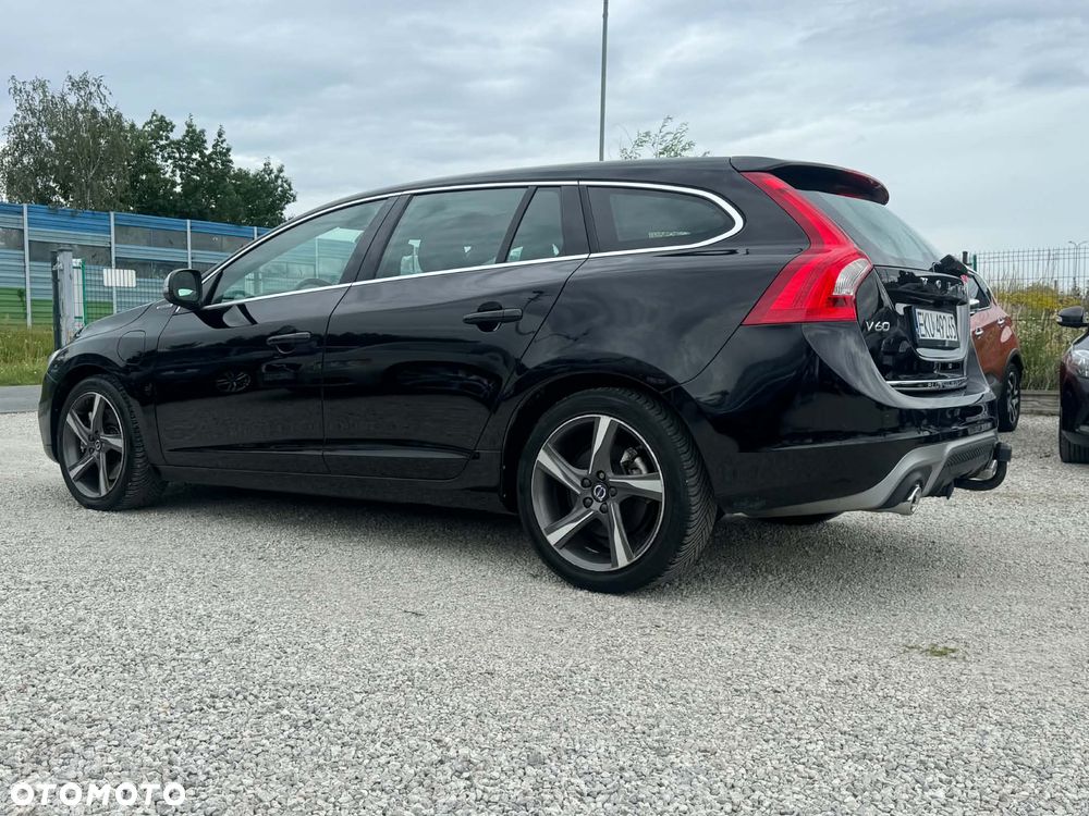Volvo V60 D6 AWD Plug-in Hybrid R-Design Momentum - 16