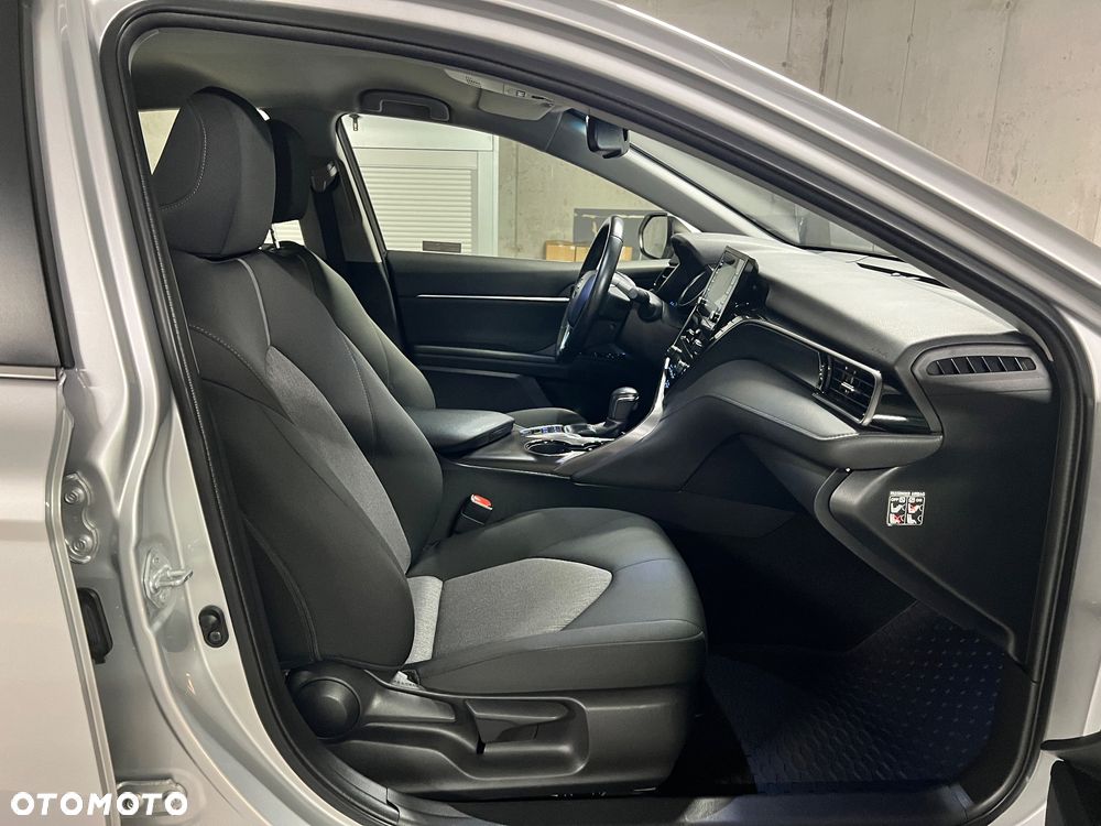 Toyota Camry 2.5 Hybrid Comfort CVT - 22