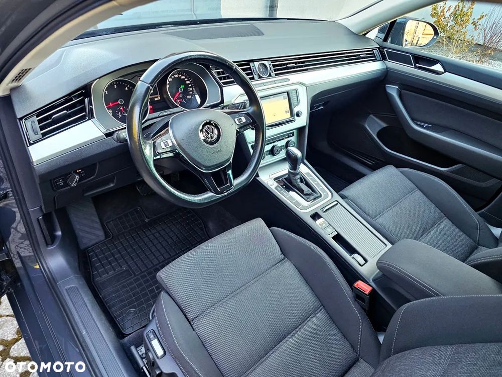 Volkswagen Passat - 13
