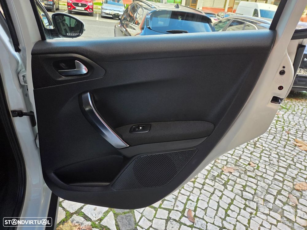 Peugeot 2008 PureTech 110 GPF Stop&Start EAT6 Crossway - 26