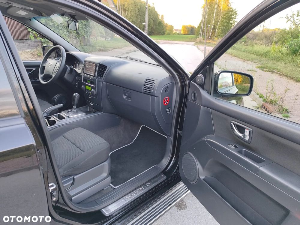 Kia Sorento 3.3 V6 LX - 12