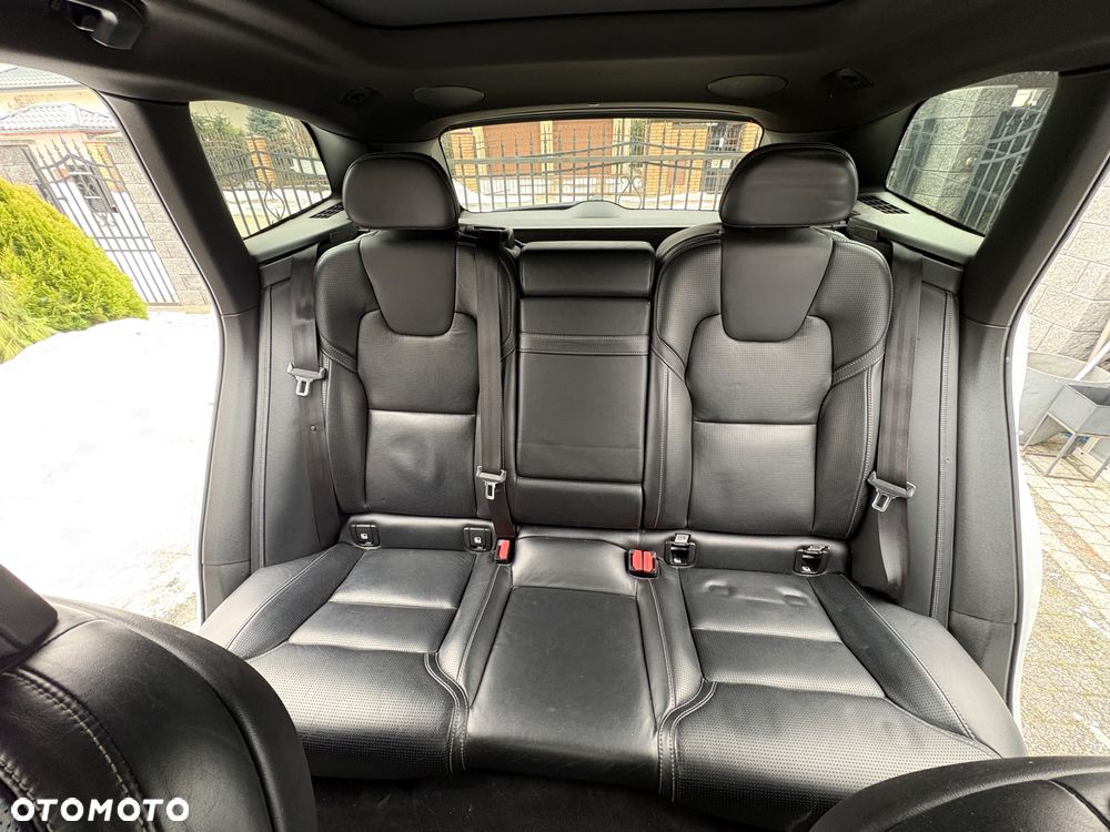 Volvo XC 60 T5 AWD R-Design - 14