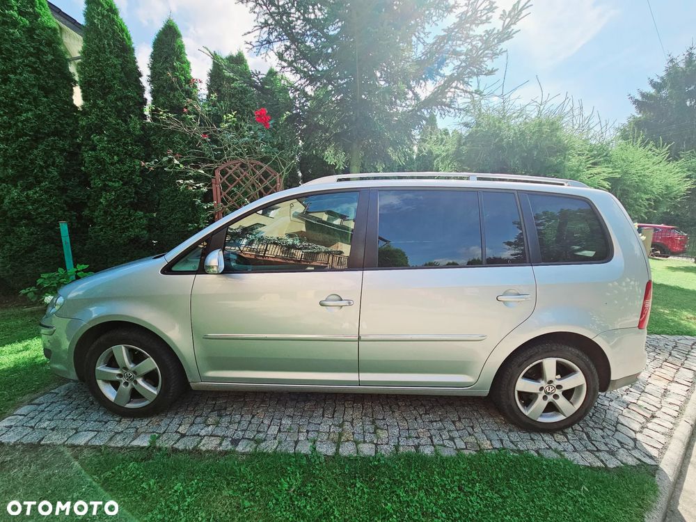 Volkswagen Touran 1.4 TSI Comfortline DSG - 2