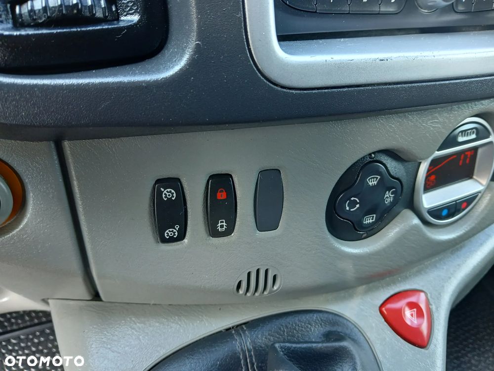 Renault TRAFIC - 20