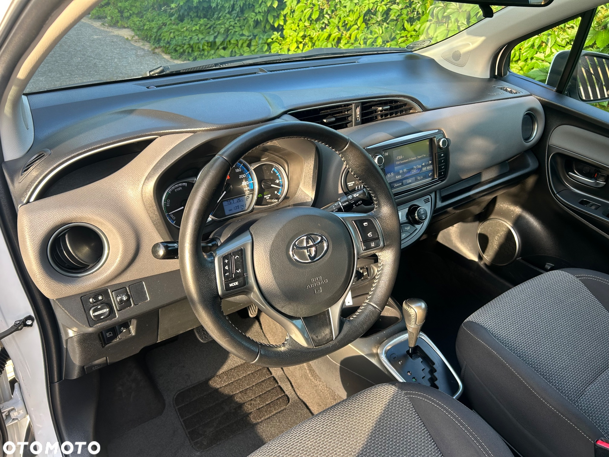Toyota Yaris Hybrid 100 Premium - 23