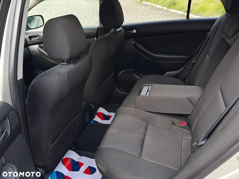 Toyota Avensis 2.0 D-4D Premium - 8