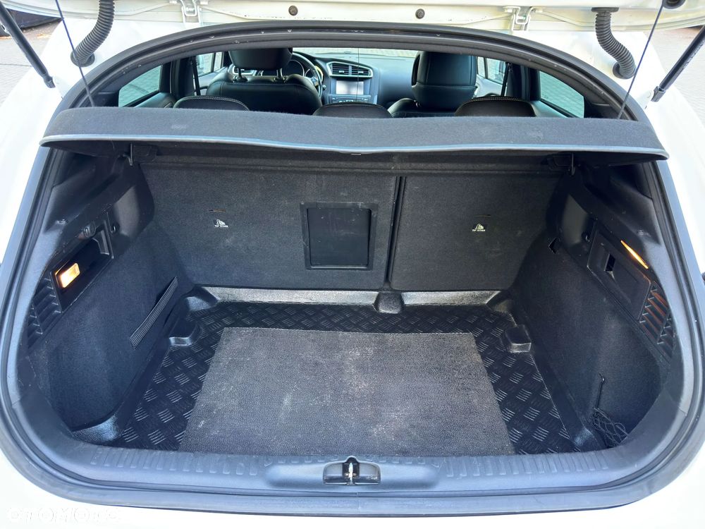 Citroën DS4 1.6 e-HDi SoChic MCP - 17