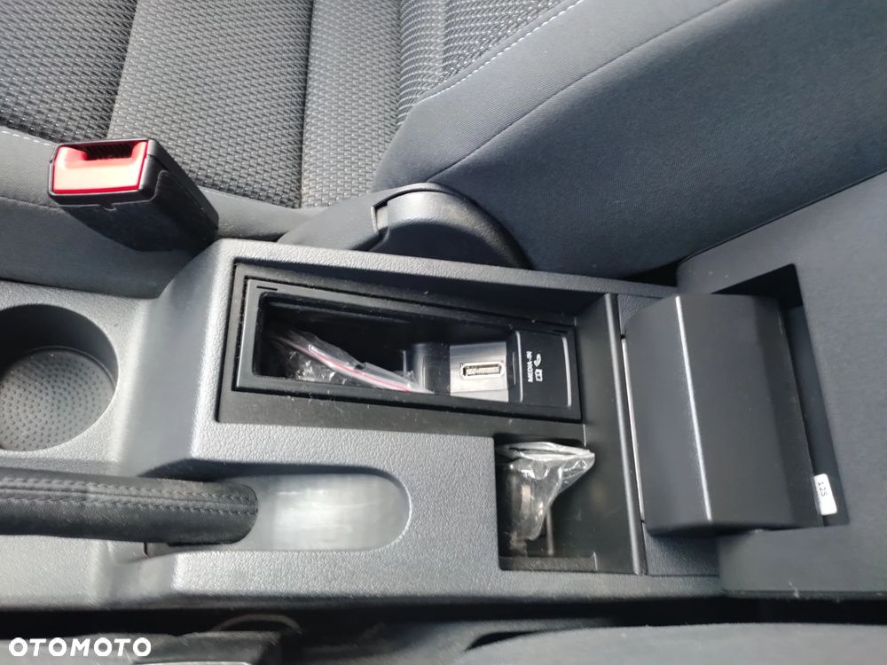 Volkswagen Touran 1.6 TDI DPF BlueMot Comfortline - 9