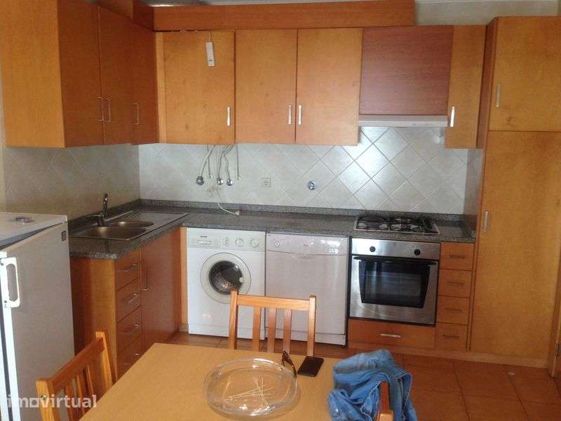 Apartamento T1 com Garagem Frente Universidade em Bragança - Grande imagem: 5/9