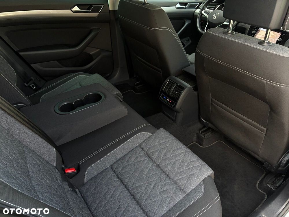 Volkswagen Passat - 31