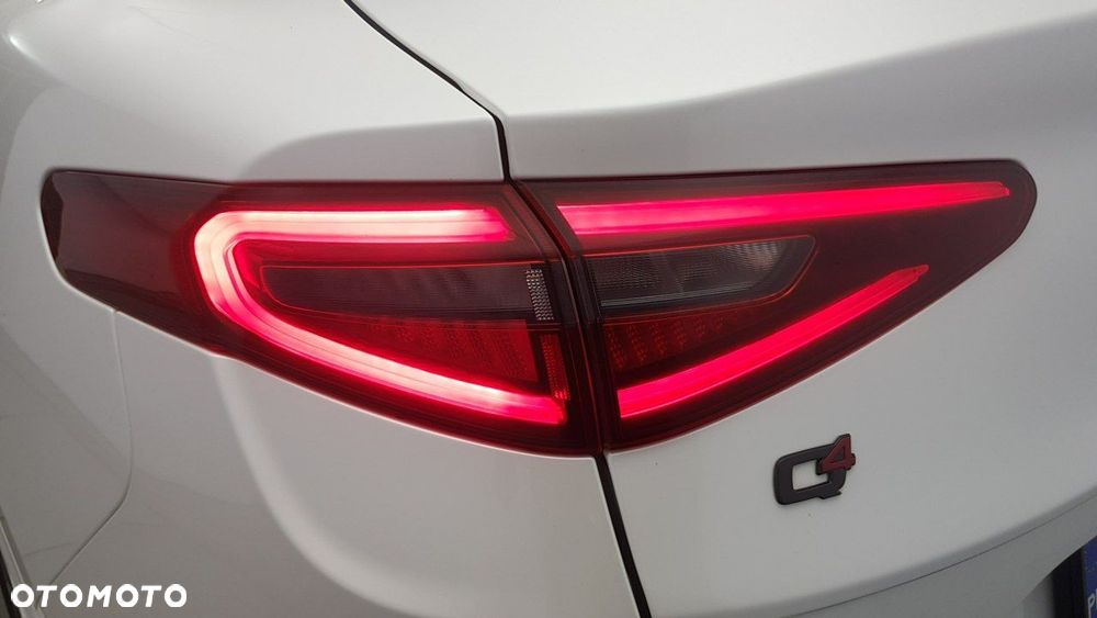 Alfa Romeo Stelvio - 12