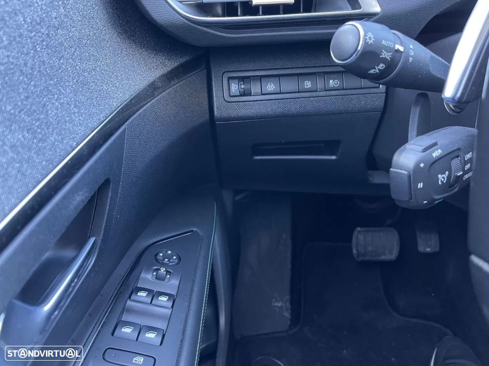 Peugeot 3008 1.6 Hybrid Allure Pack e-EAT8 - 26