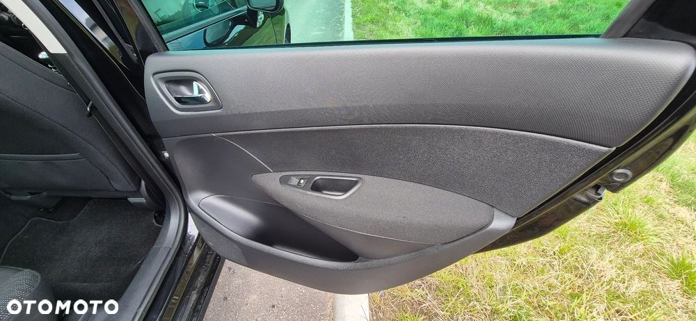 Peugeot 308 HDi FAP 140 Family - 17