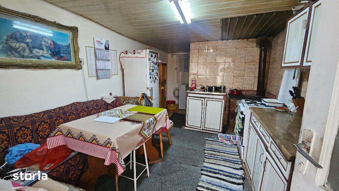 Casă de vânzare cu garaj și pivniță, în oraș - Imagine principală: 3/11