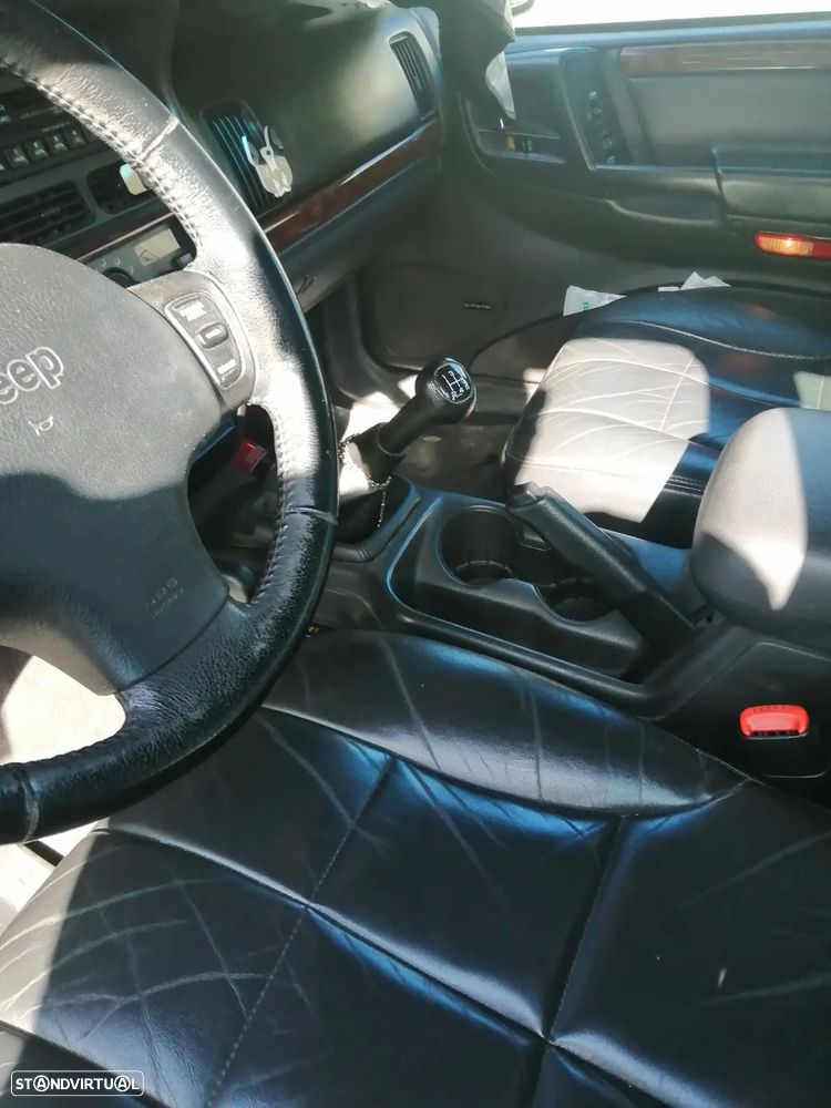 Jeep Grand Cherokee 2.5 TD Laredo - 4