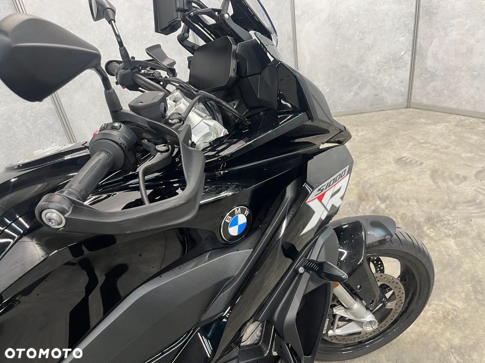BMW XR - 9