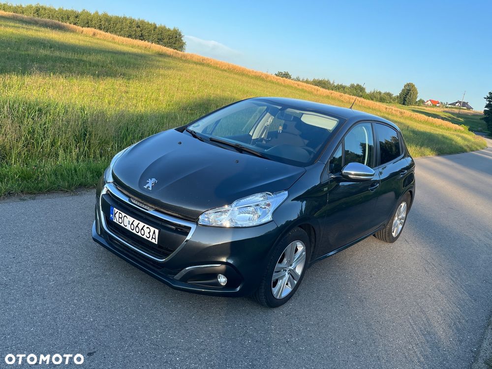 Peugeot 208 - 1