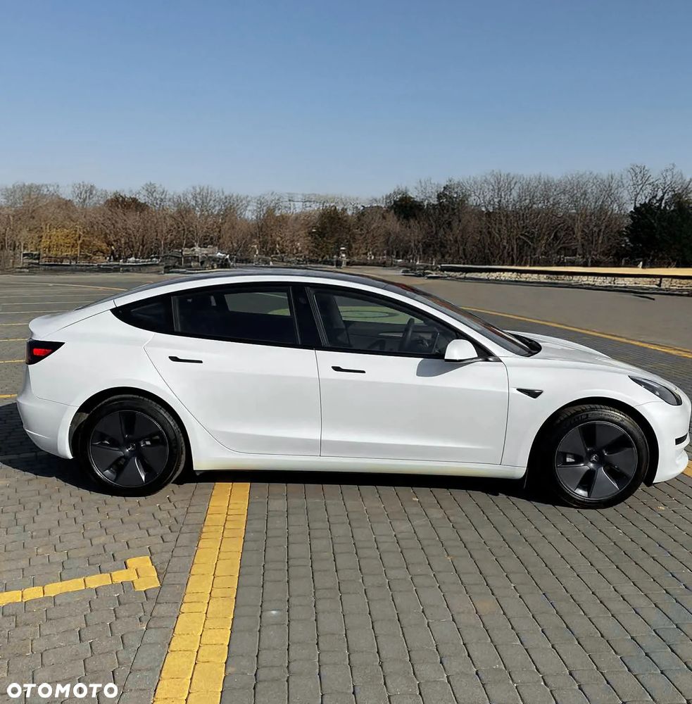 Tesla Model 3 - 7