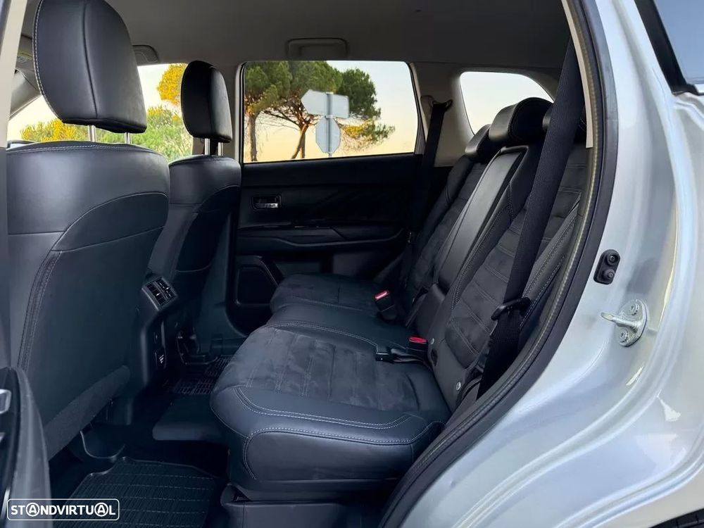 Mitsubishi Outlander 2.4 Instyle - 19