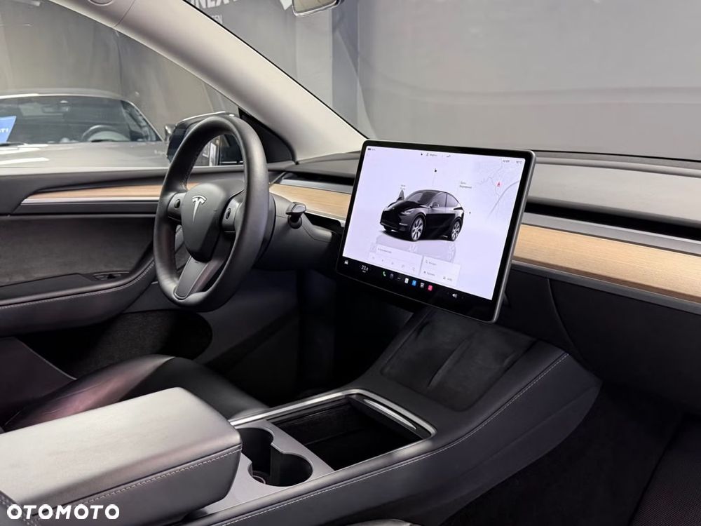 Tesla Model Y Long Range Dual Motor AWD - 8