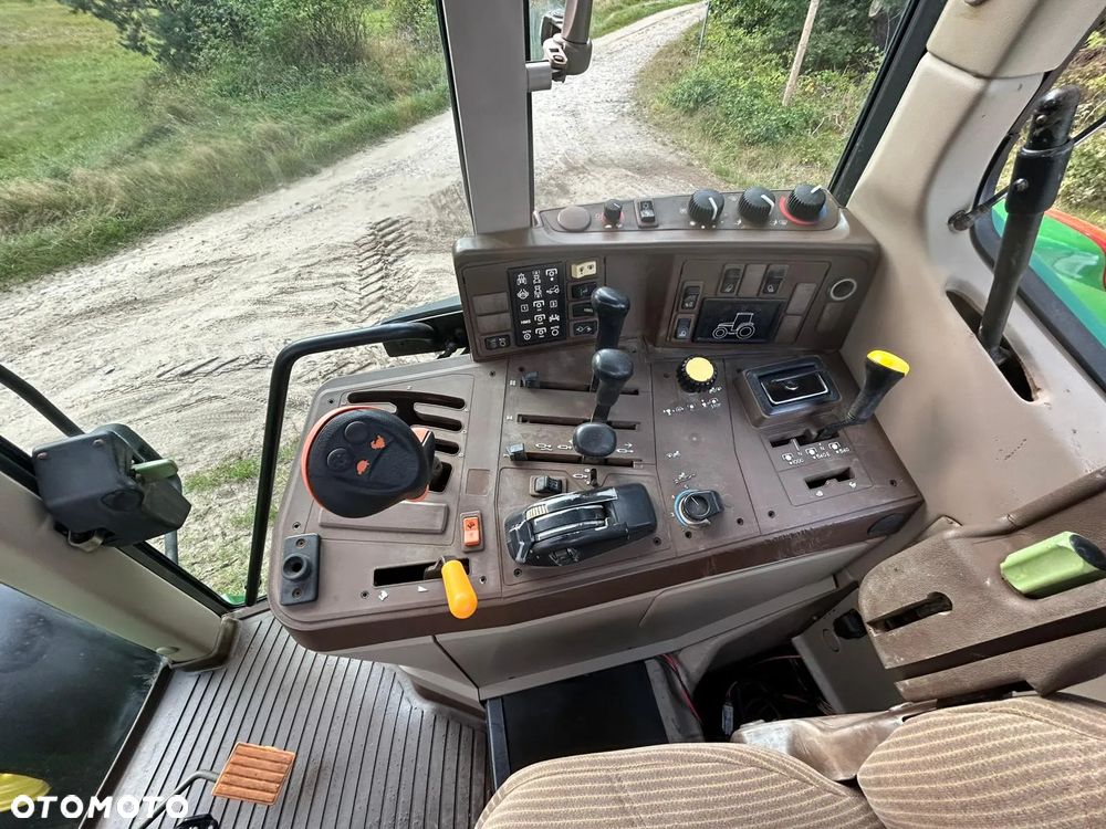 John Deere 6820 - 12