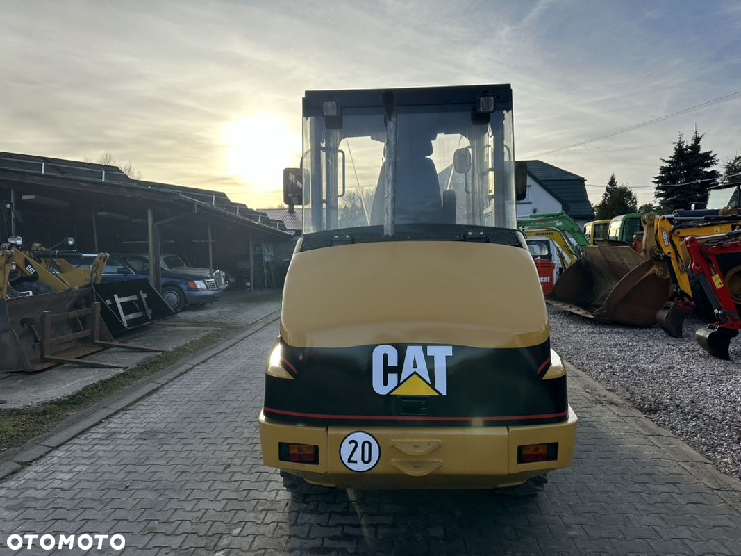 Caterpillar CAT 902 - 4