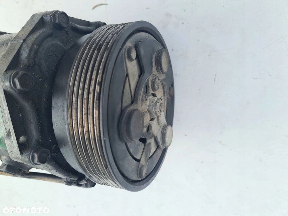 VW T5 1.9 TDI sprężarka pompa klimatyzacji 7H0820803D - 2