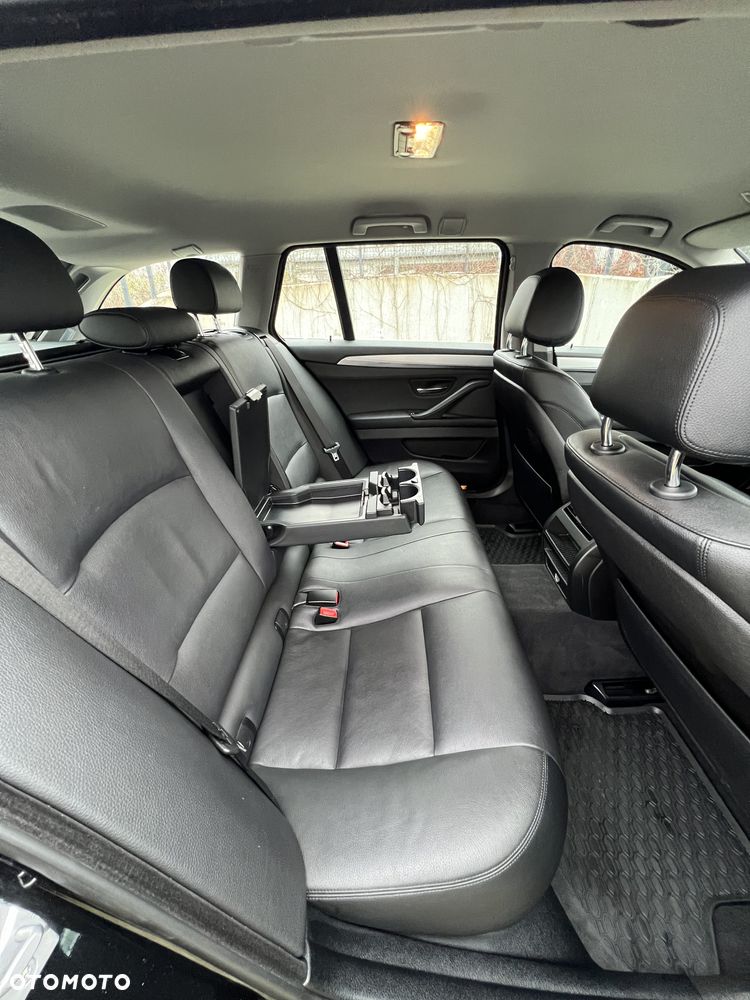 BMW Seria 5 525d xDrive Sport-Aut - 9