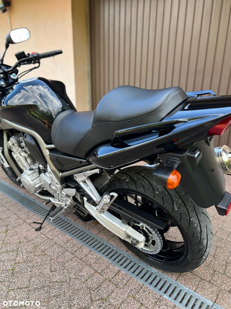 Yamaha FZS - 24