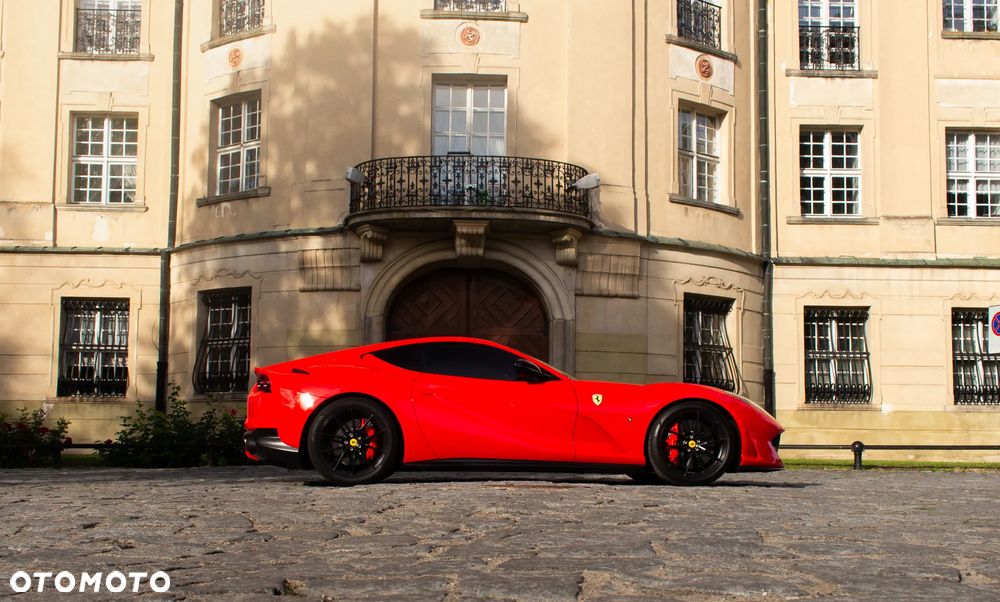 Ferrari 812 Superfast - 7