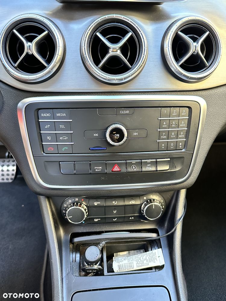 Mercedes-Benz CLA 200 7G-DCT AMG Line - 17