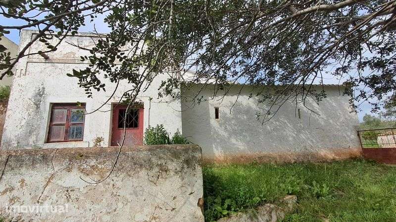 Quintinha com casa em ruínas para reconstrução – Quelfes, Olhão