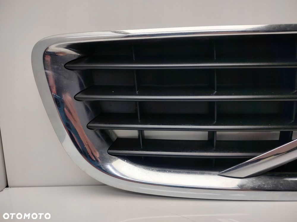 volvo v50 lift 07r- grill atrapa chłodnicy 31283150 - 2