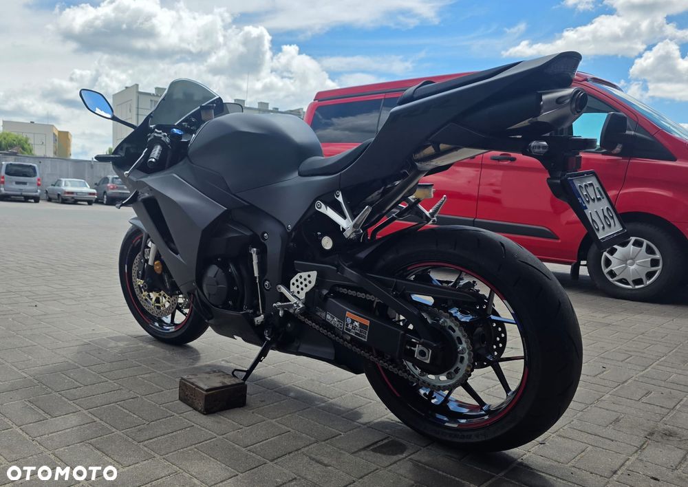Honda CBR - 9