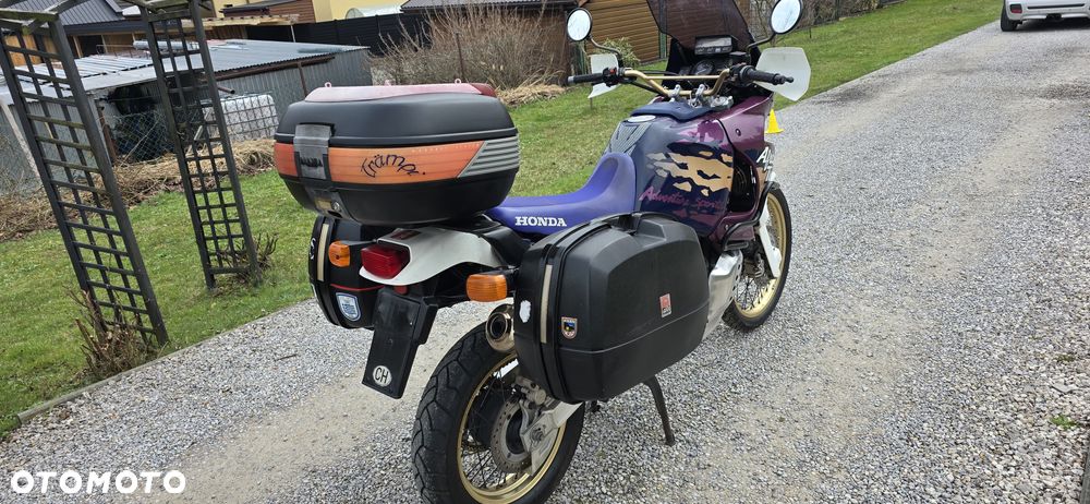 Honda XRV - 7