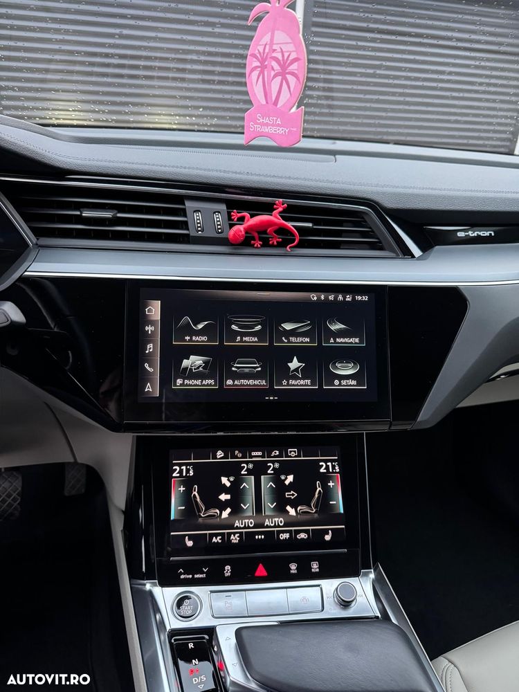 Audi e-tron 50 quattro S-Line - 11