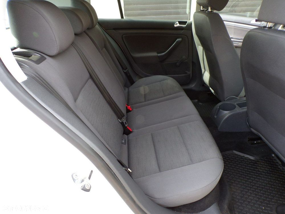 Volkswagen Golf - 24