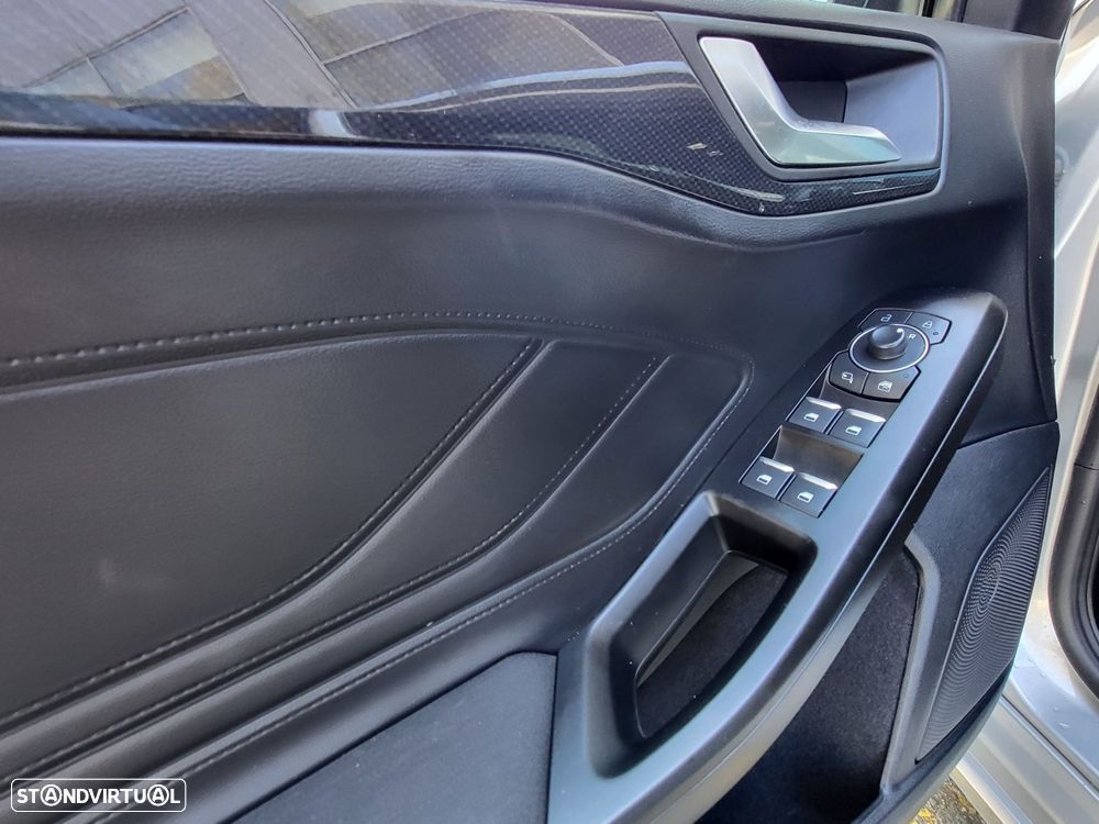 Ford Focus 1.0 EcoBoost MHEV ST-Line — fotografia 18