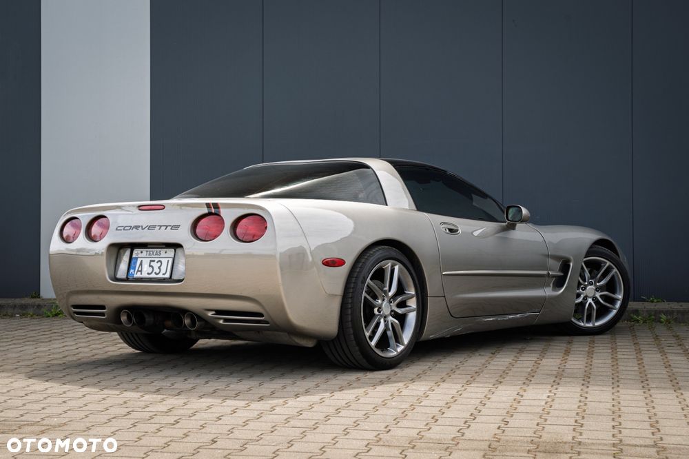 Chevrolet Corvette - 11