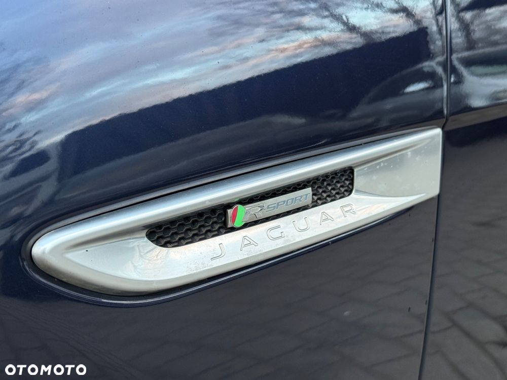 Jaguar XE 2.0 T R-Sport - 14