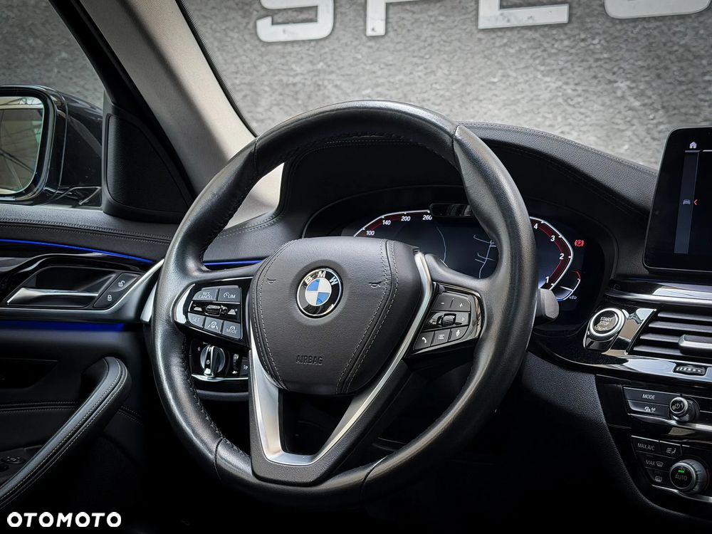 BMW Seria 5 530d Luxury Line - 21