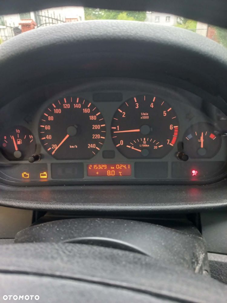 BMW Seria 3 318i - 6
