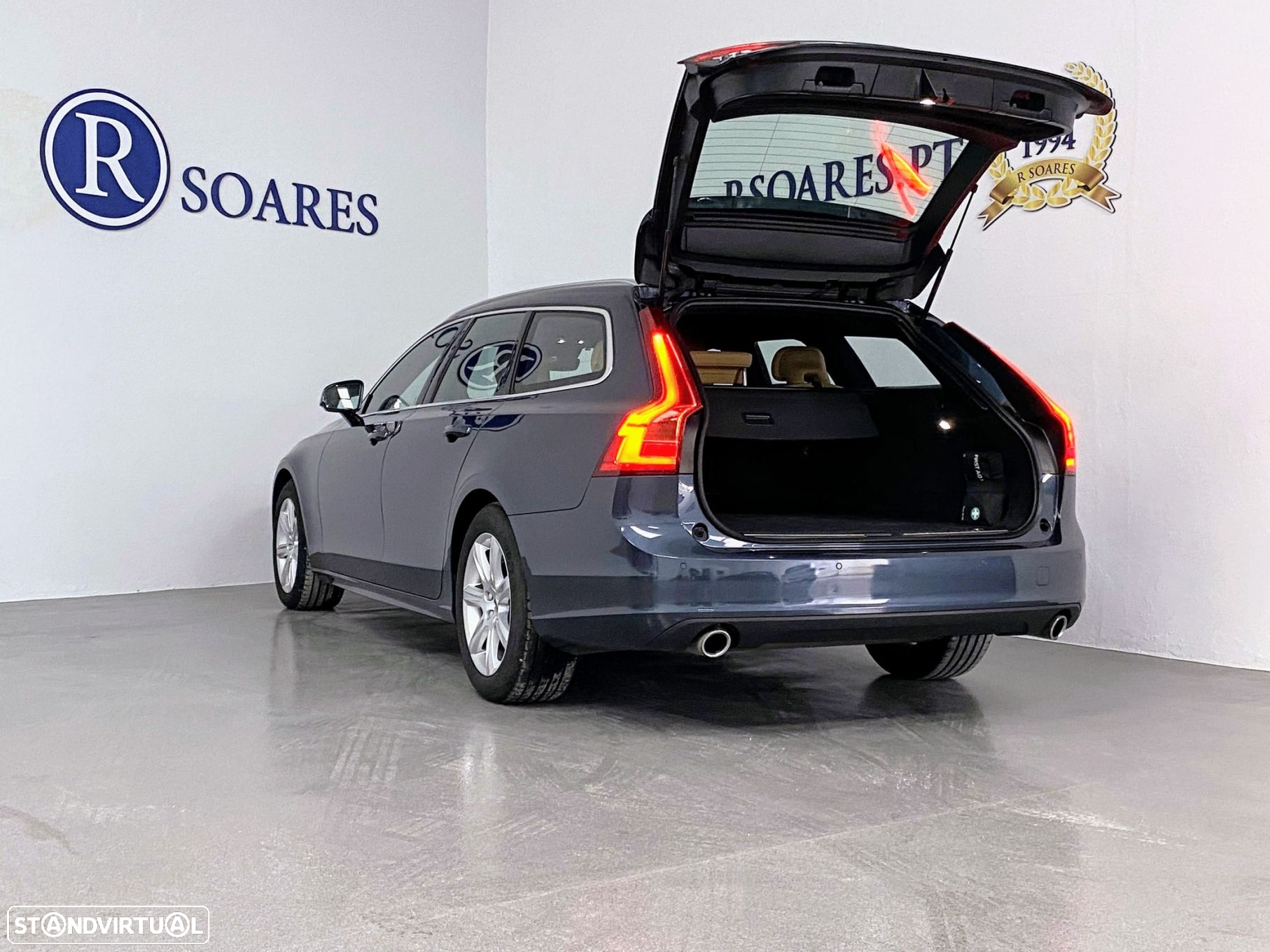 Volvo V90 2.0 D4 Momentum Geartronic - 2