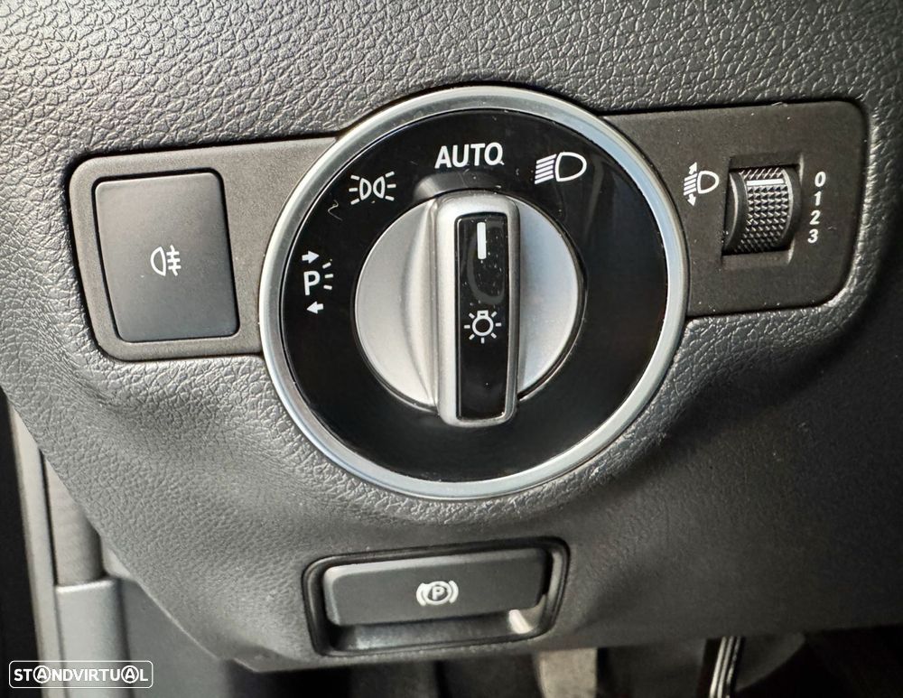 Mercedes-Benz CLA 180 d Shooting Brake Urban - 12