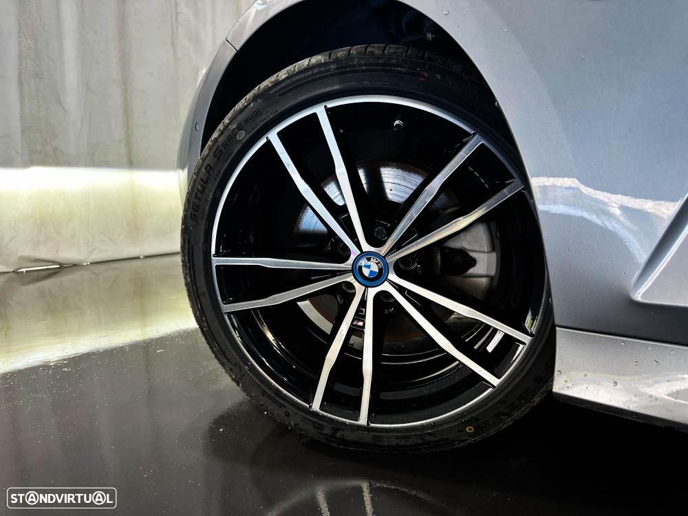 BMW 330 e Pack 50 anos M Auto - 52