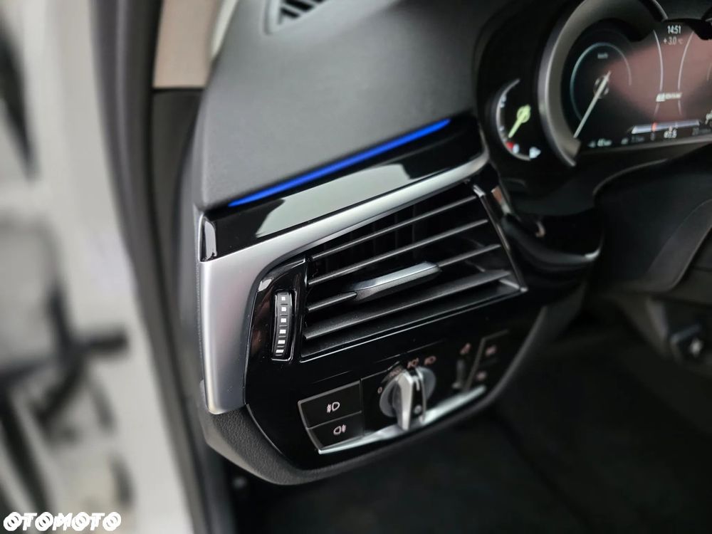BMW Seria 5 530e iPerformance xDrive Sport Line sport - 28