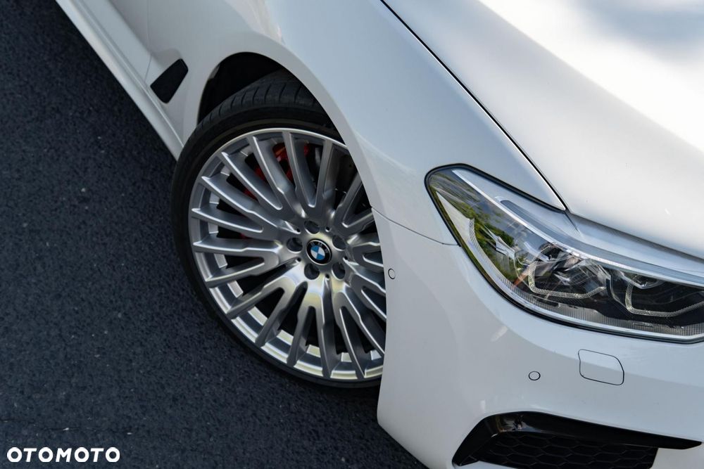 BMW Seria 5 M550i xDrive sport - 40