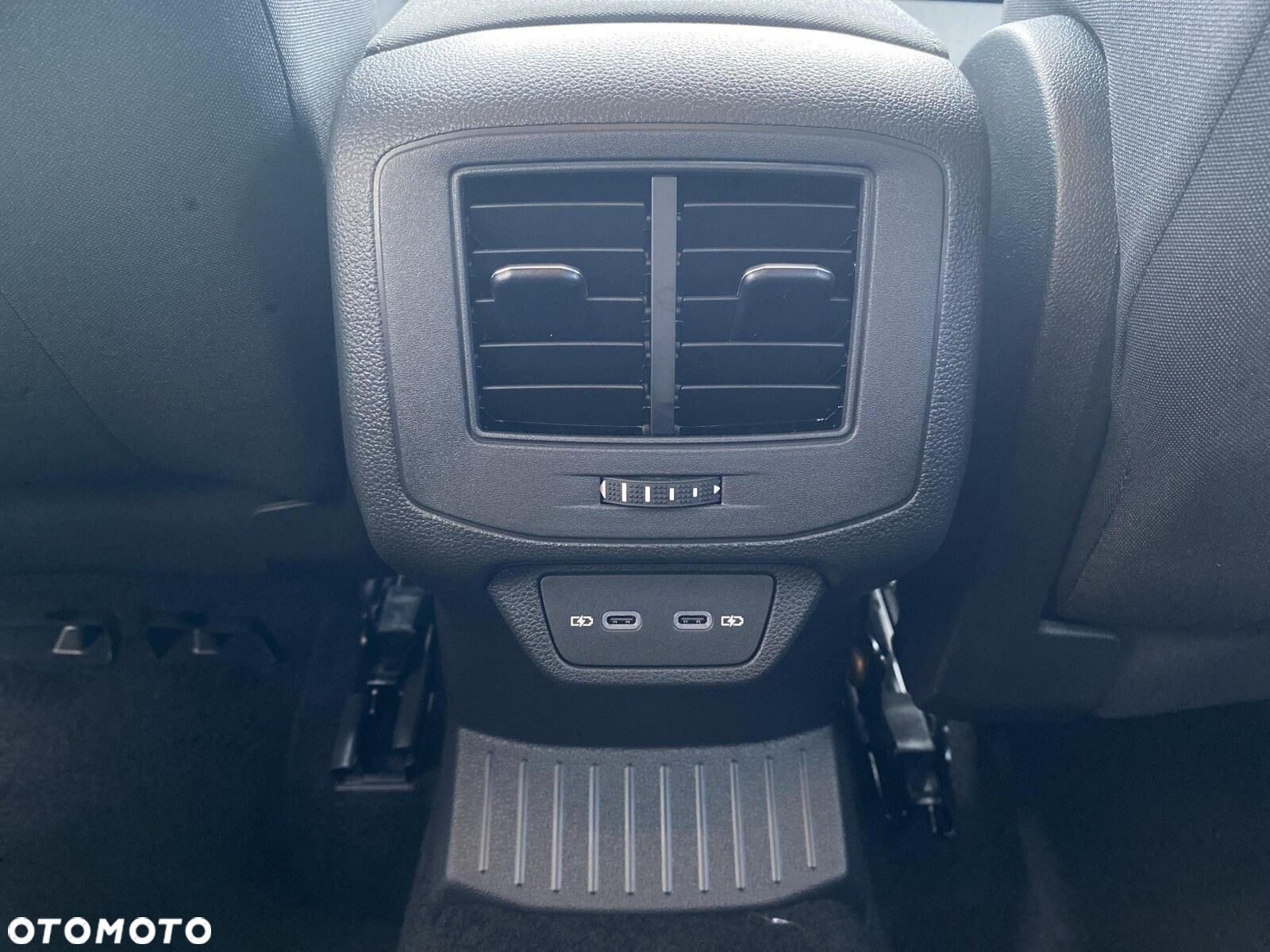 Volkswagen T-Roc - 23