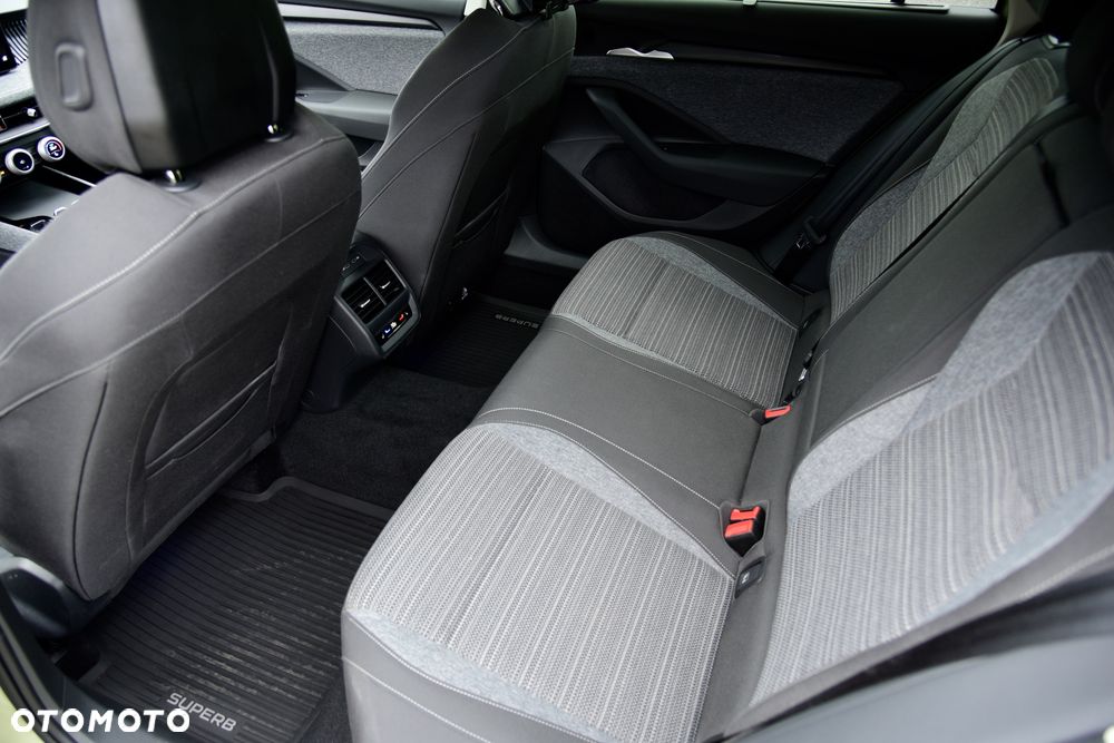 Skoda Superb 2.0 TDI SCR 4x4 Edition 130 DSG - 11